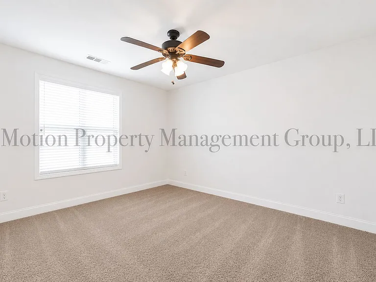 215 Rainsong Trl — Photo 9