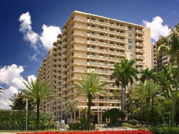 10185 Collins Ave APT 318