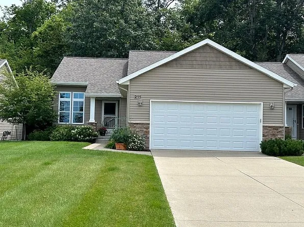 211 Barrington Cir, Lansing, MI 48917