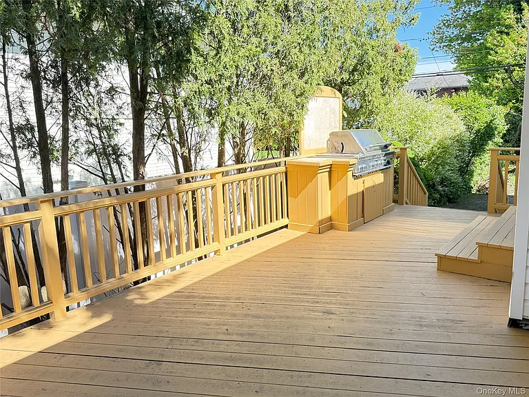 14 Millpond St — Photo 32