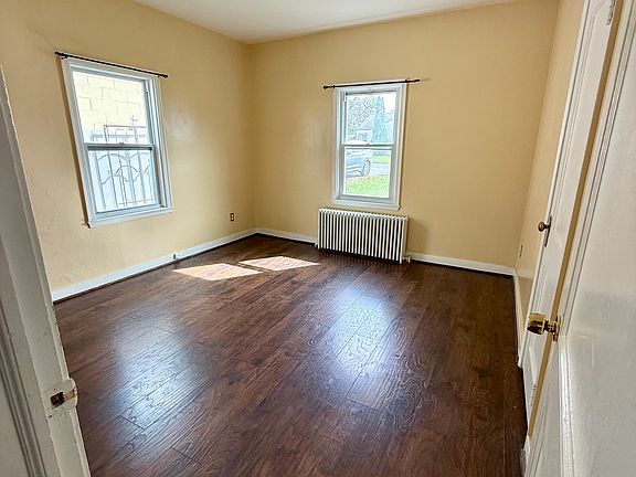 3rd image of 2 Bancroft St #1
