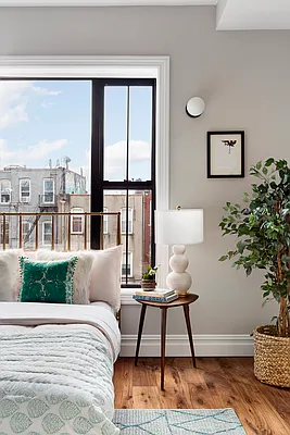 Rented by Compass | media 32