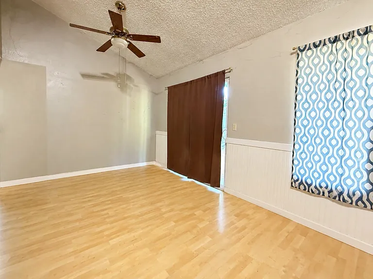 716 Parkway Ct NE — Photo 9
