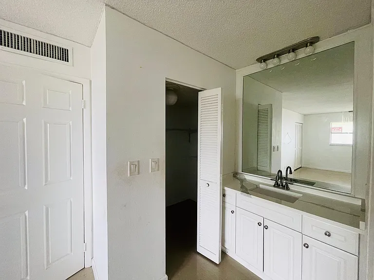 6300 S Falls Circle Dr #412 — Photo 16