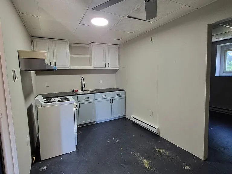 250 S Poplar St — Photo 2