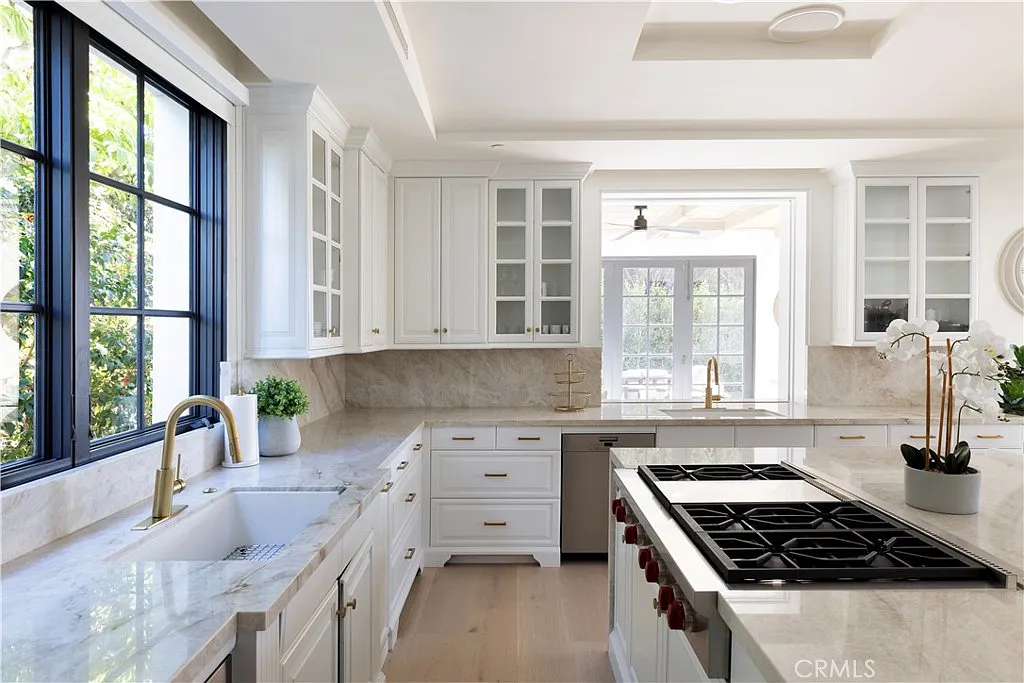 4 bed, 4.5 bath, 5029 sqft, $35,000 — Photo 2