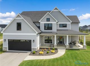 2645 Woods Edge Rd, Perrysburg, OH 43551