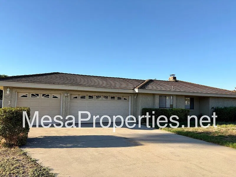 11411 Roswell Ave