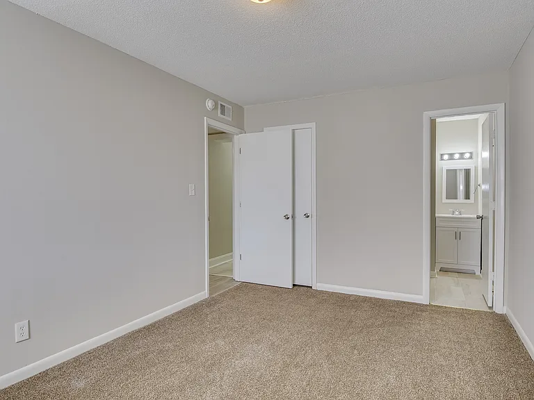 Emmanuel Place Apartments — Photo 12