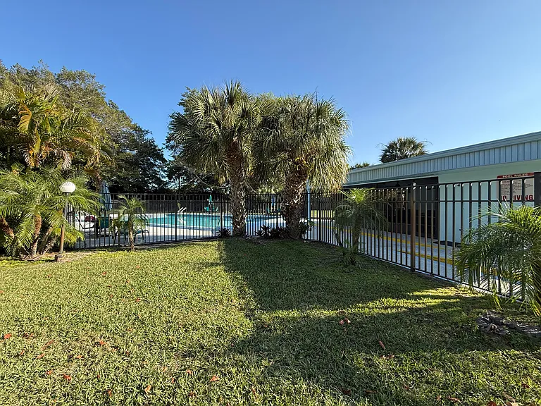 9440 SW 8th St #208 — Photo 31