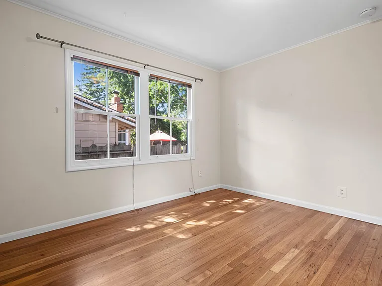 415 Bay Rd — Photo 14