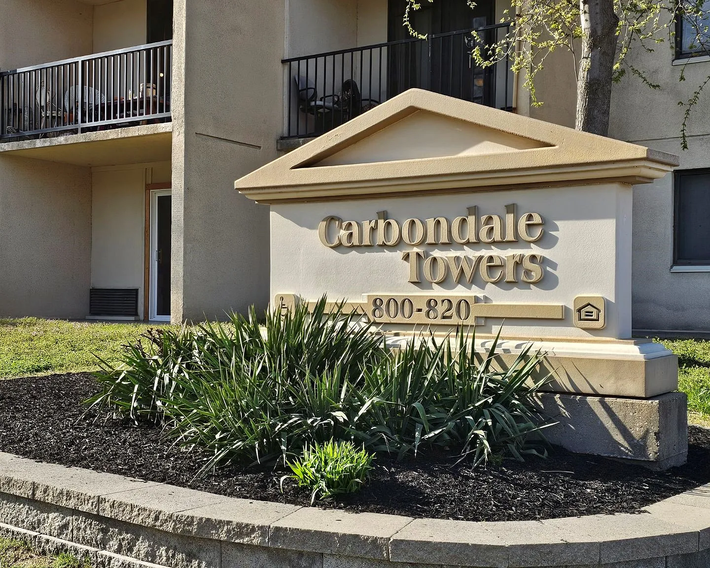 z-063026-Carbondale Towers — Photo 1