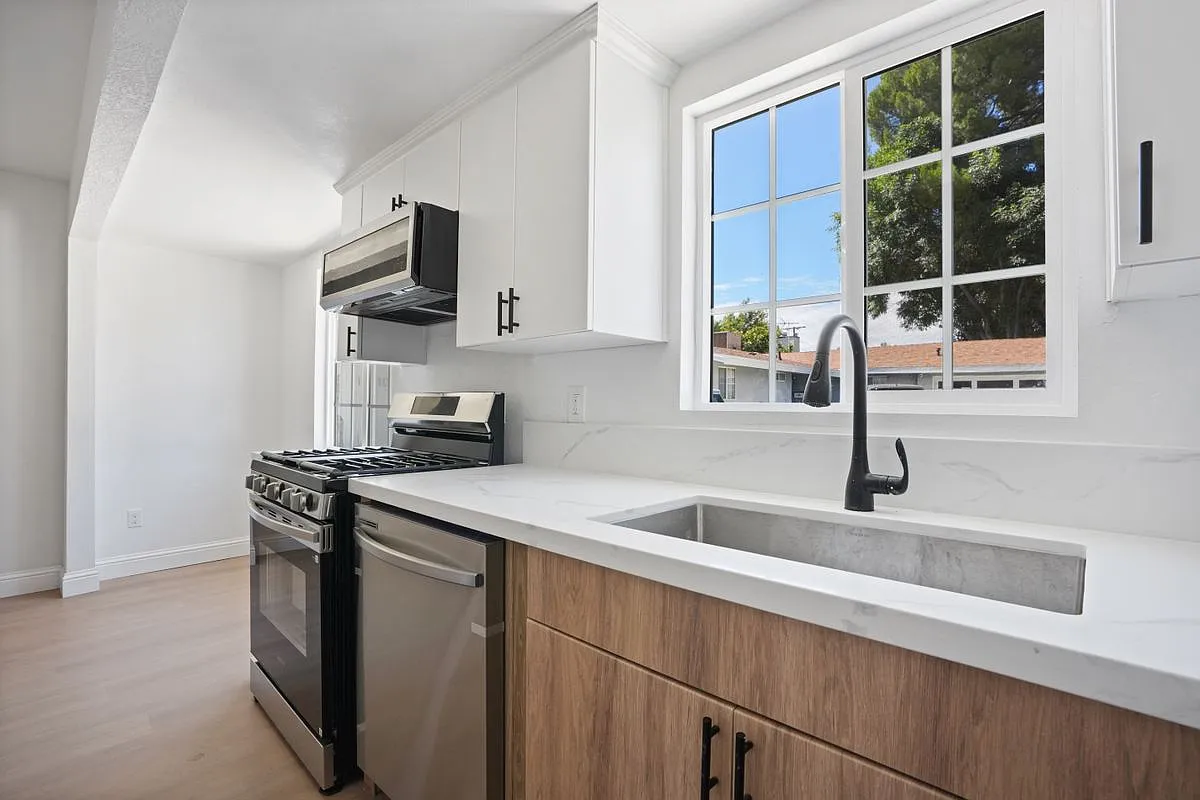 2 bed, 2.0 bath, 986 sqft, $3,100 — Photo 3