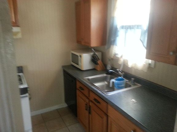 3rd image of 104 New Jersey Ave NW #A