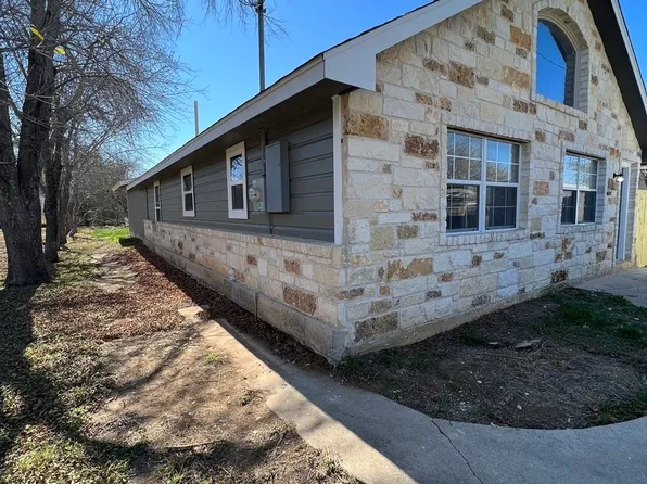 302 E REFUGIO ST, Crystal City, TX 78839