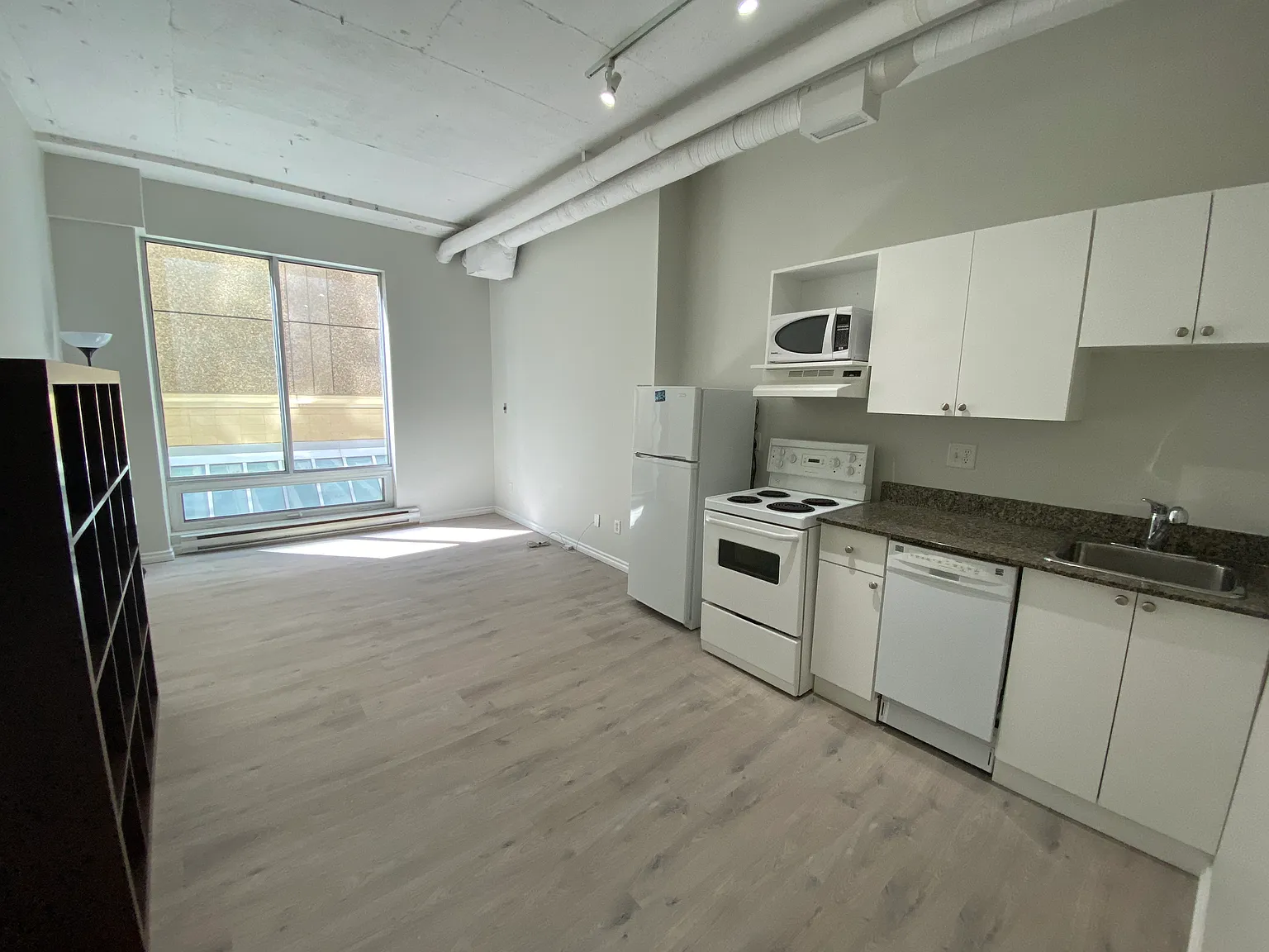 408 10024 Jasper Avenue — Photo 4