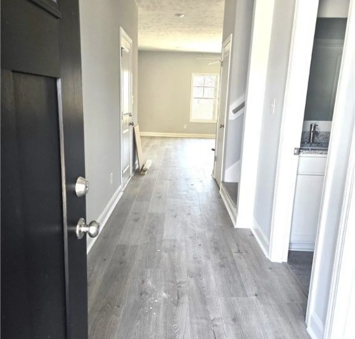 5 bed, 2328 sqft, $2,750 — Photo 2