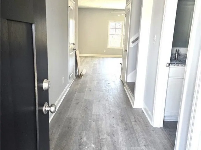 331 Lofton Dr — Photo 2