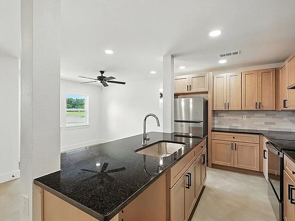 5th image of 3206 Sayle St #101