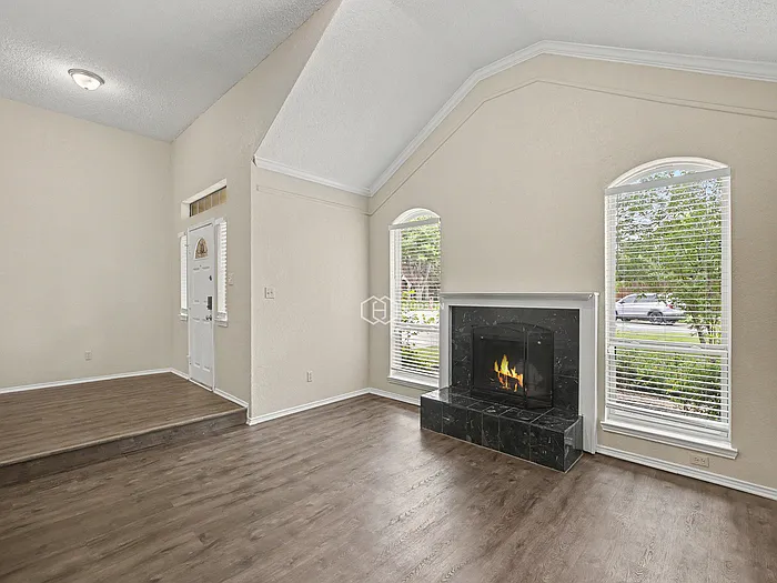 2702 Kingswood Ct — Photo 4