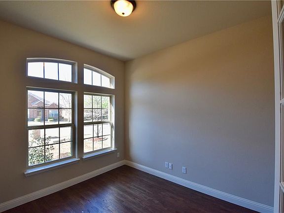 4th image of 11418 Henderson Dr