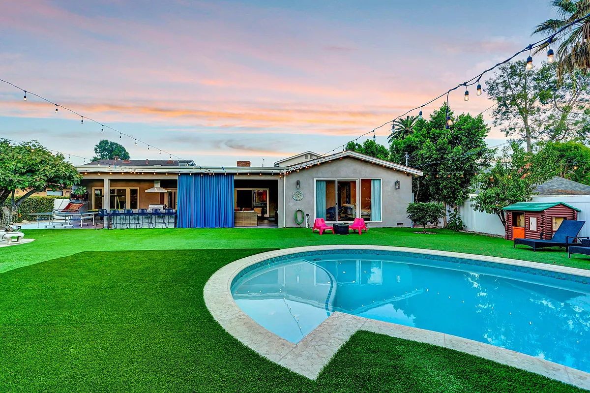 Building Photo - 5817 Ranchito Ave