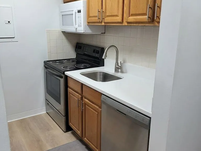 43 Van Wagenen Ave #3B — Photo 8