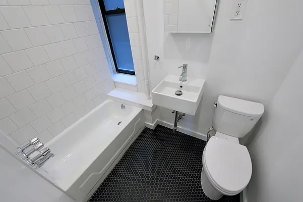 Rented by Aether Property Group | media 13