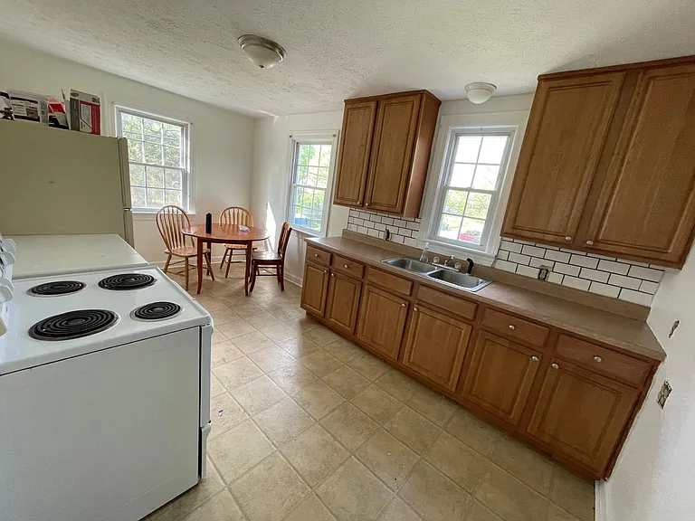 300 Timberlake Ave #2 — Photo 2