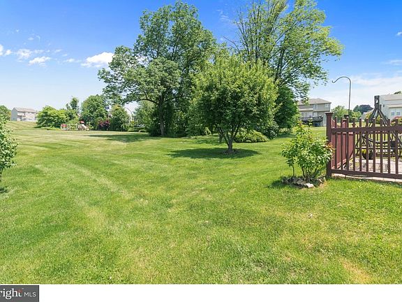 3rd image of 513 Pebble Ln