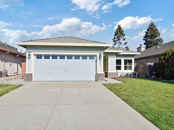 3rd image of 8559 Summit Brook Court