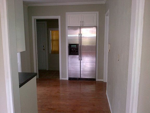 3rd image of 1501 Elmwood Ave