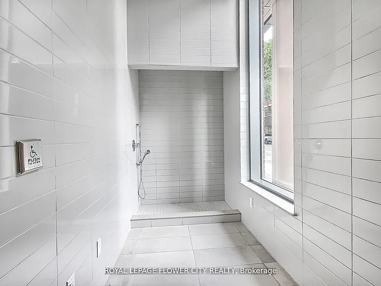 212 King William St #1011 — Photo 37