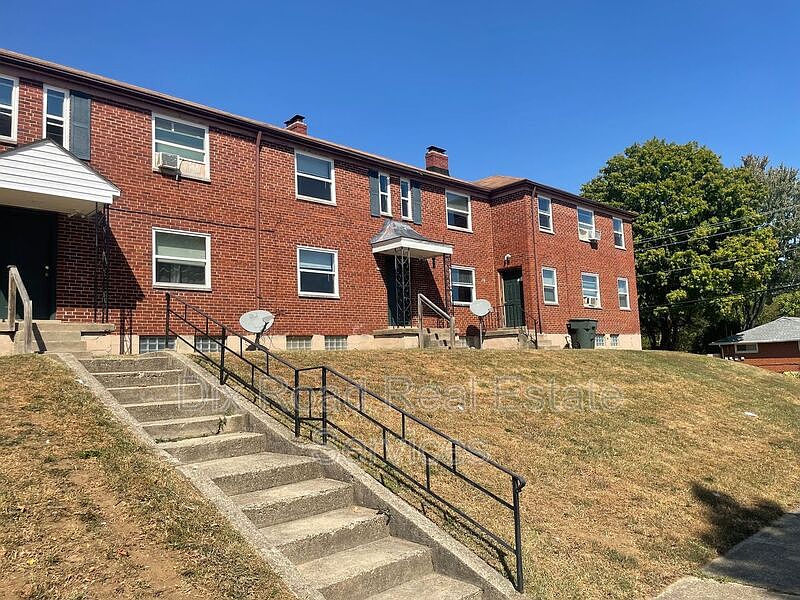 1st image of 237A Ryburn Ave Unit A