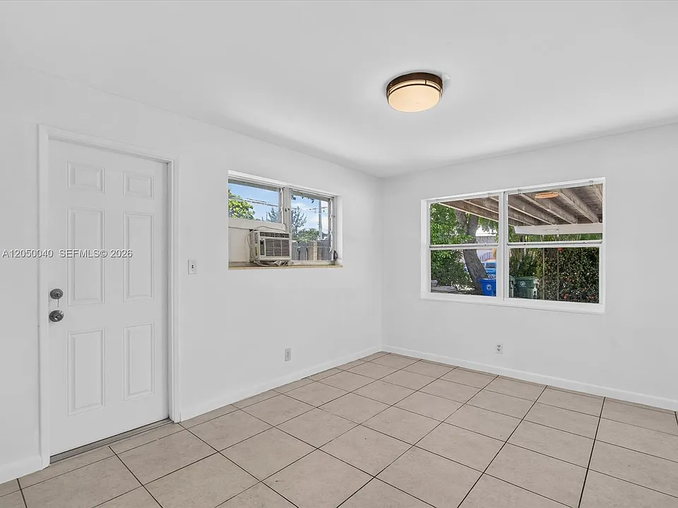 2513 NE 33rd Ave #1-2