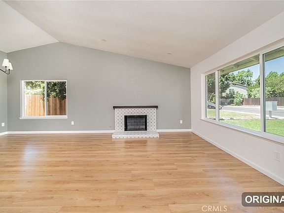 3rd image of 1041 N Sunset Cir