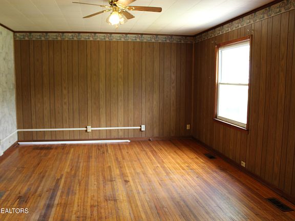 5th image of 903 Morris St