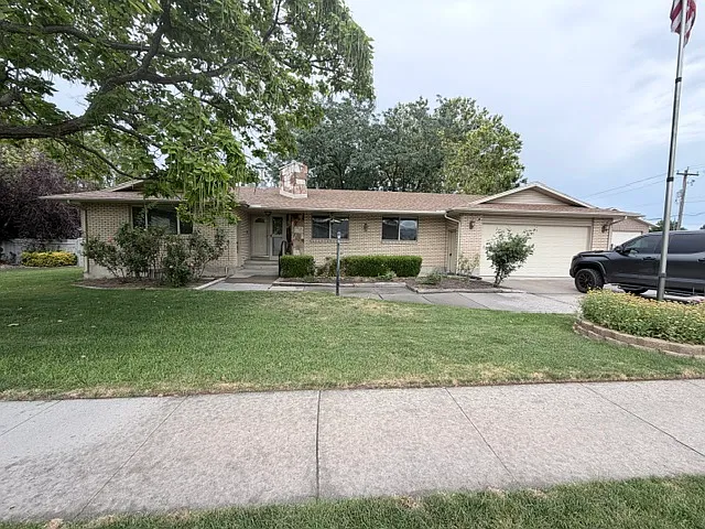 10185 S Chattel Cir — Photo 1