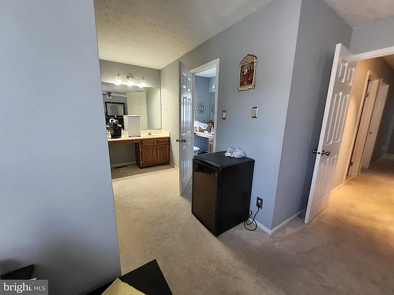 504 Parliament Rd — Photo 17