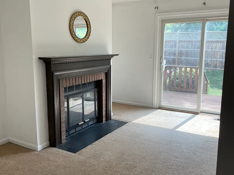 802 Chesney Ln — Photo 2