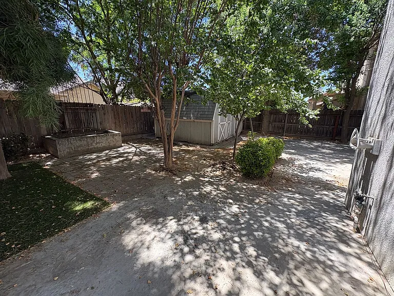 703 W Russell Ave — Photo 44