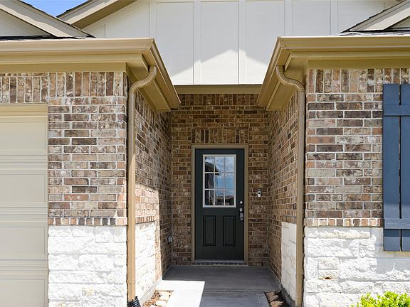 5th image of 2123 Levant Ln