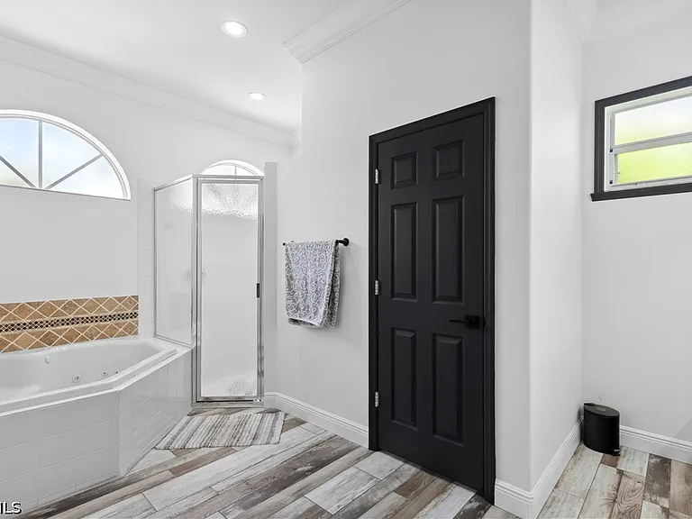 2202 Grove Dr — Photo 25