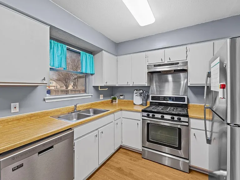 13806 Cambourne Dr — Photo 11