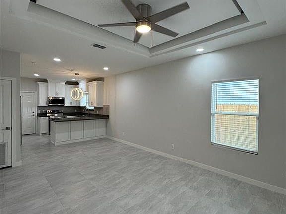 3rd image of 1000 N Clarence Ave #4
