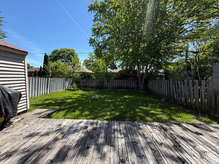 27 Nottingham Ct #UPPER — Photo 19