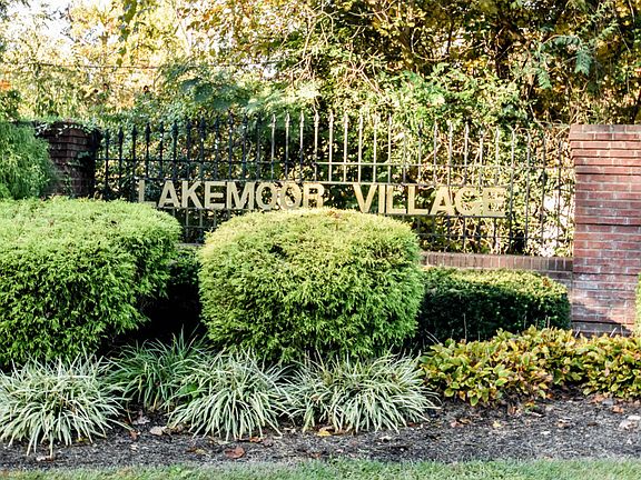 2nd image of 3020 Ginnbrooke Ln