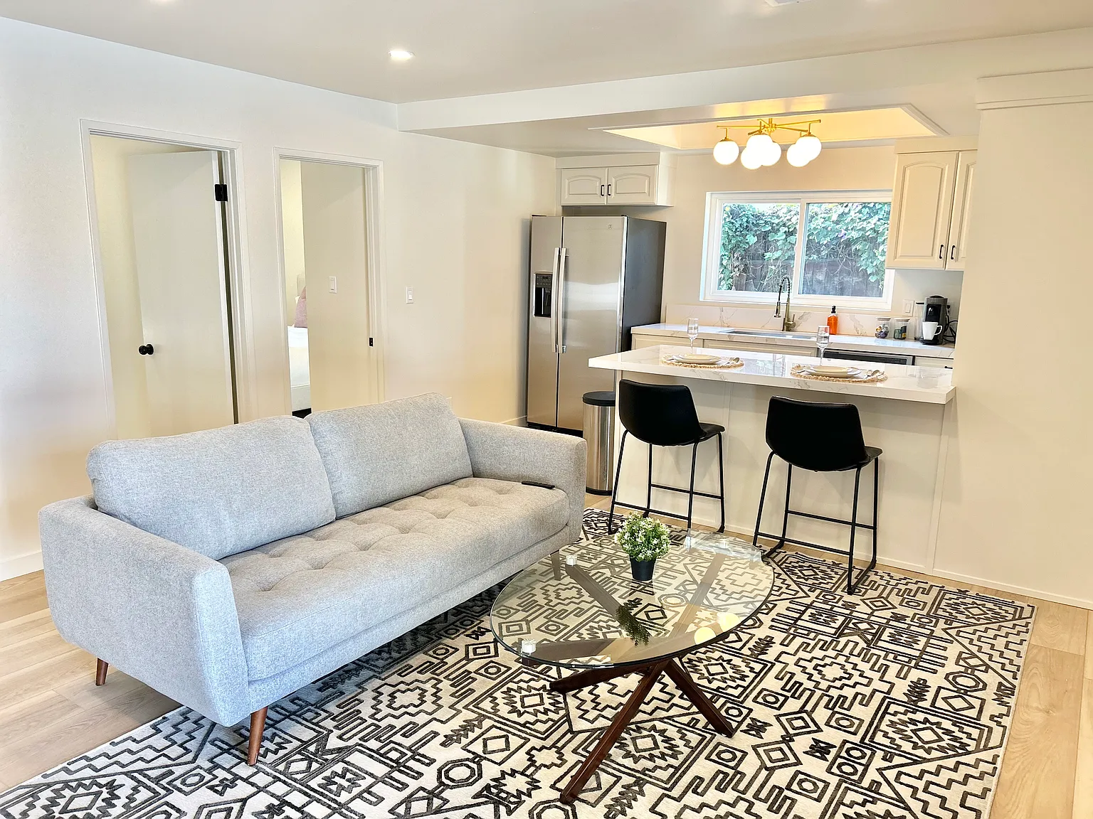 1 bed, 330 sqft, $4,500 — Photo 2