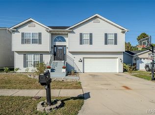 2305 Hunters Point Dr, Granite City, IL 62040