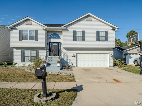 2305 Hunters Point Dr, Granite City, IL 62040